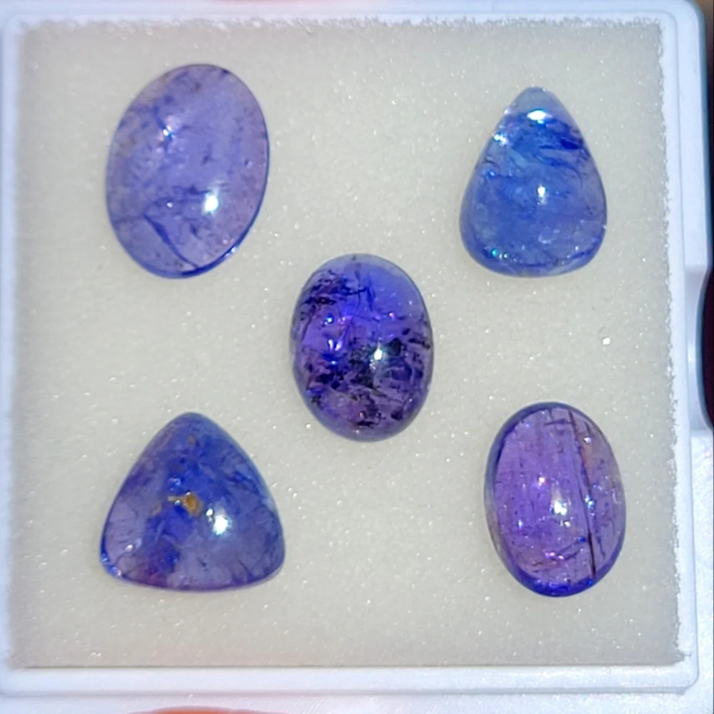 14+ Carat Tanzanite Cabochon Parcel - Picture 4 of 9